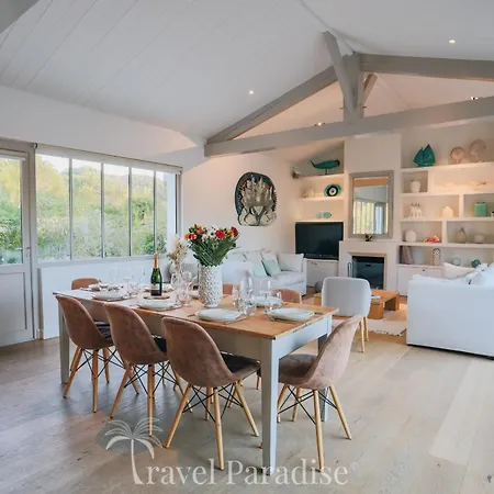 Tomtrousse Villa *
